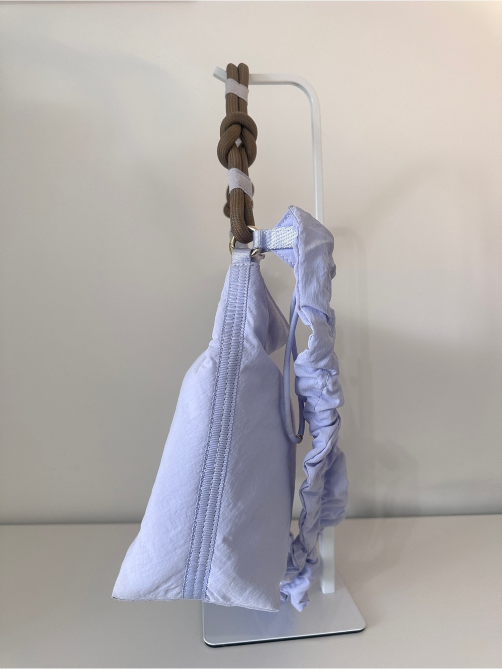 lululemon athletica Convertible Ruched Crossbody Bag 6.5L - Picture 5 of 11